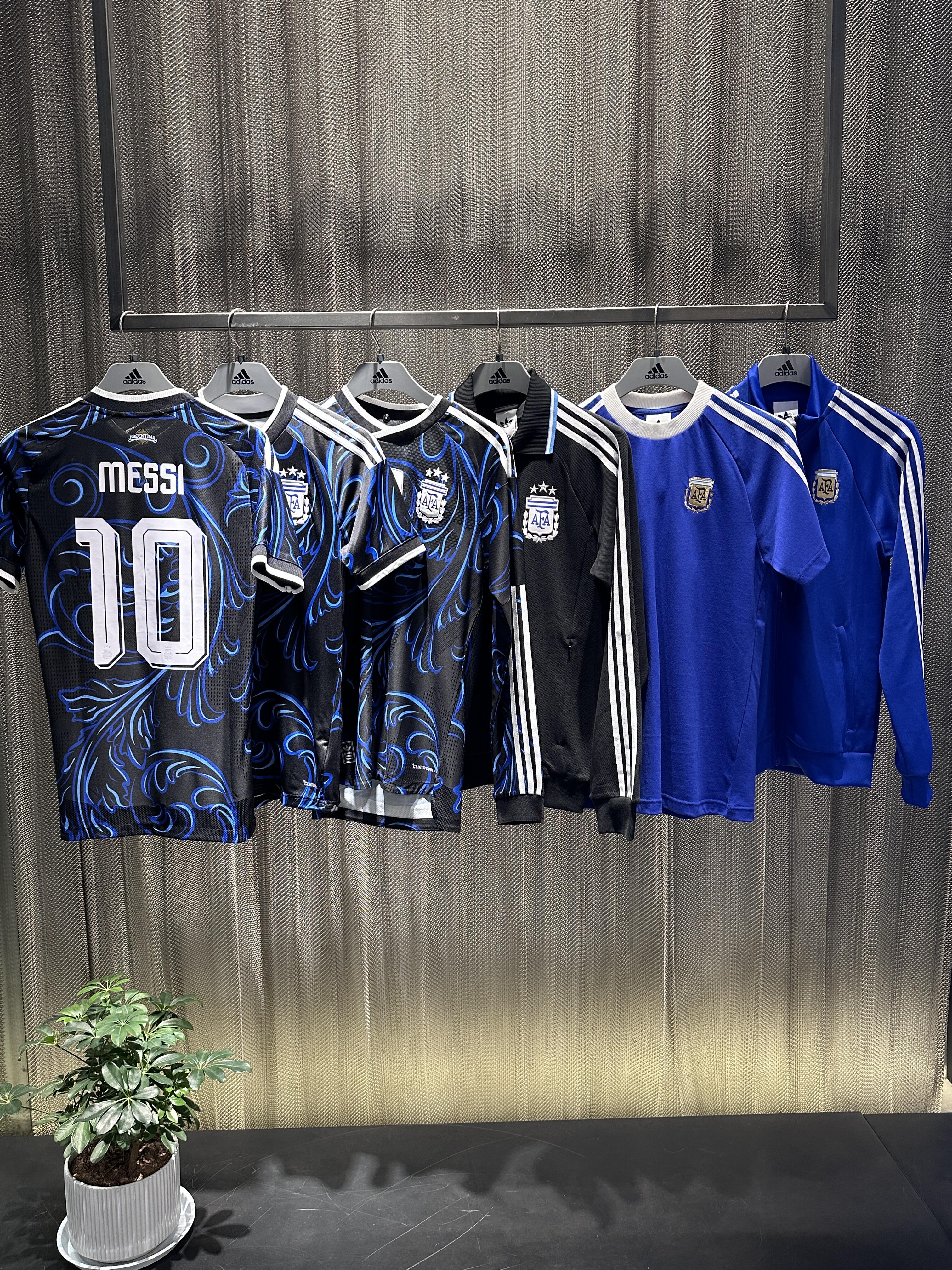 Football jersey product display