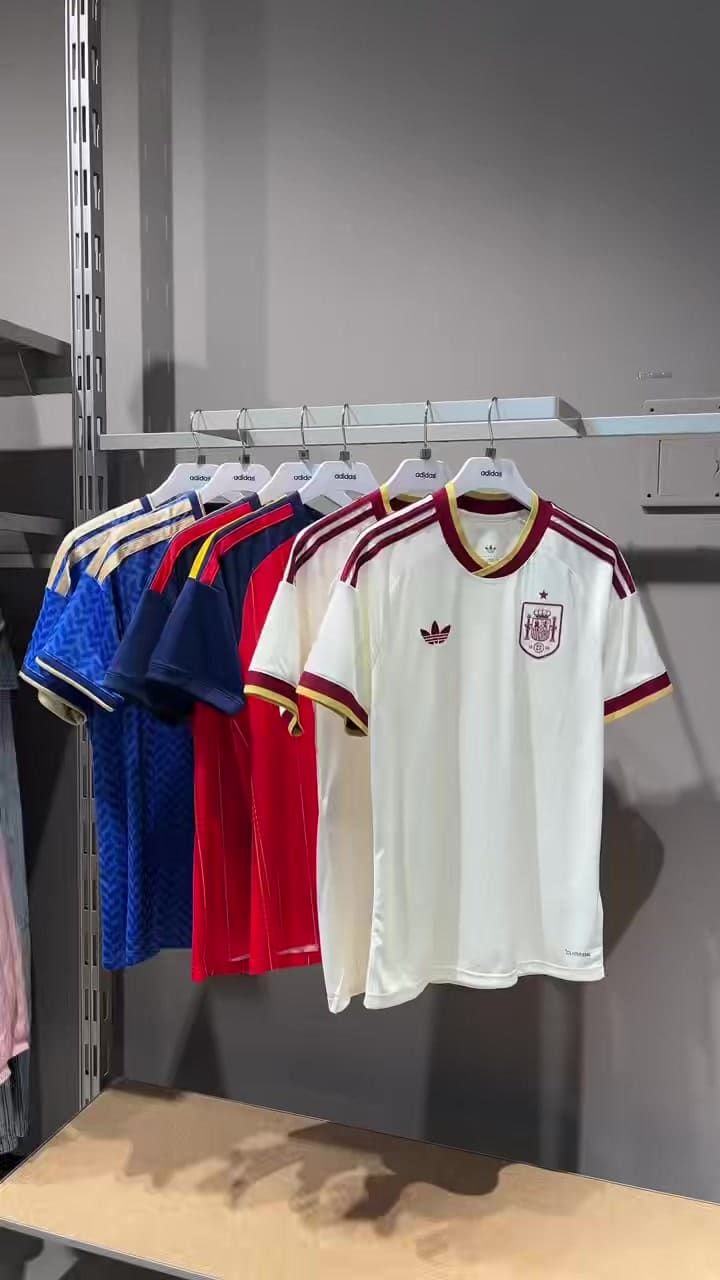 Half-zip and sportswear video